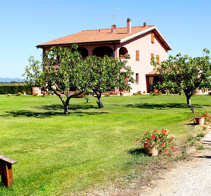 Podere Cirene Agriturismo Alberese con Piscina e Ristorante Parco dell'Uccellina Vista esterna