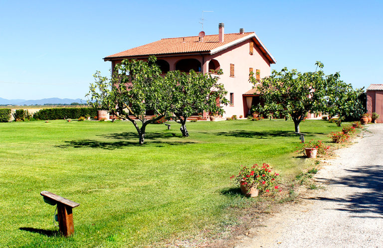 Podere Cirene Agriturismo Alberese con Piscina e Ristorante Parco dell'Uccellina Vista esterna